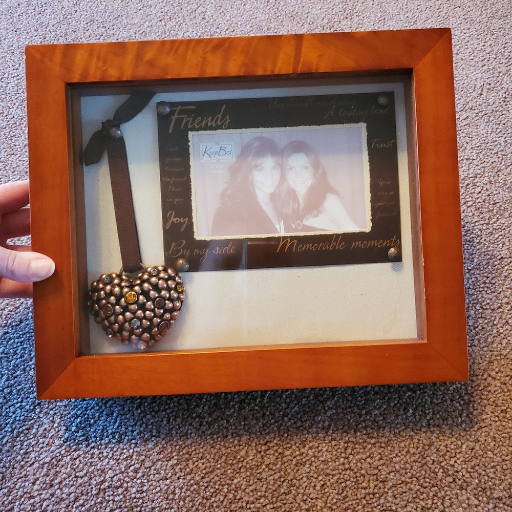 Friends shadowbox